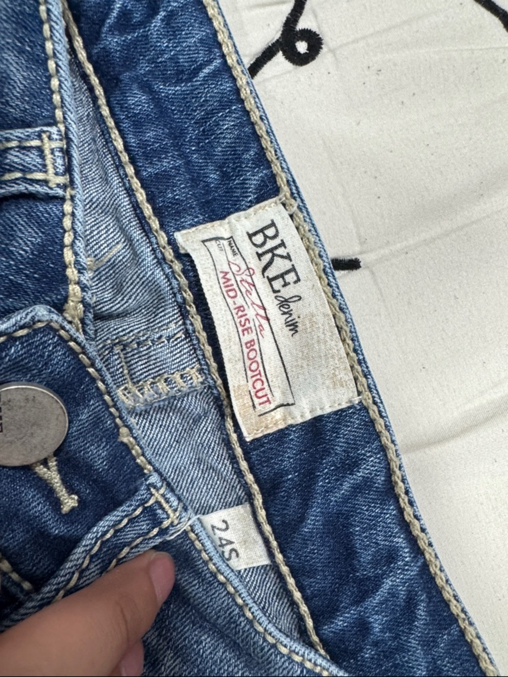 Classic Women's Blue Denim Jeans - BKE - Picture 4 of 5
